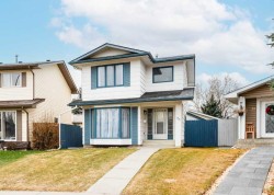 43 Sunmills Court SE Calgary, AB T2X 2R4