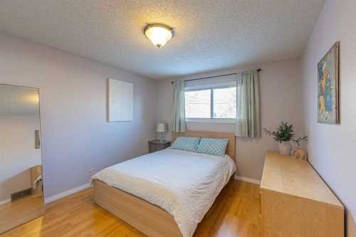130 27 Avenue Nw, Calgary, AB - Indoor Photo Showing Bedroom