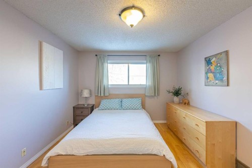 130 27 Avenue Nw, Calgary, AB - Indoor Photo Showing Bedroom