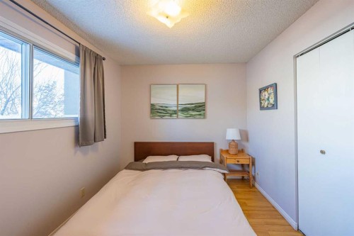 130 27 Avenue Nw, Calgary, AB - Indoor Photo Showing Bedroom