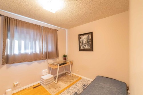 130 27 Avenue Nw, Calgary, AB - Indoor