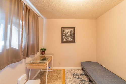 130 27 Avenue Nw, Calgary, AB - Indoor Photo Showing Other Room