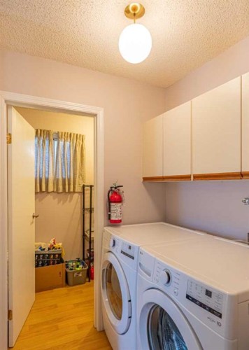 130 27 Avenue Nw, Calgary, AB - Indoor Photo Showing Laundry Room