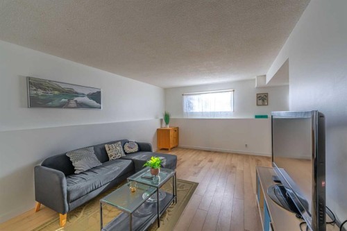 130 27 Avenue Nw, Calgary, AB - Indoor Photo Showing Living Room