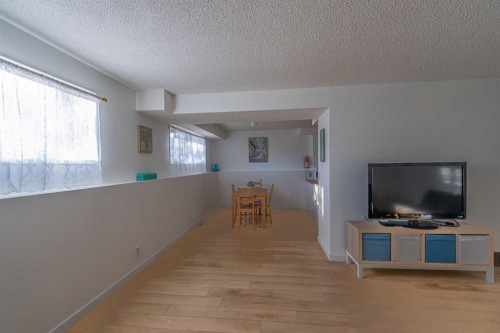 130 27 Avenue Nw, Calgary, AB - Indoor
