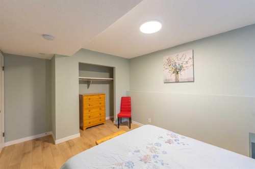 130 27 Avenue Nw, Calgary, AB - Indoor Photo Showing Bedroom