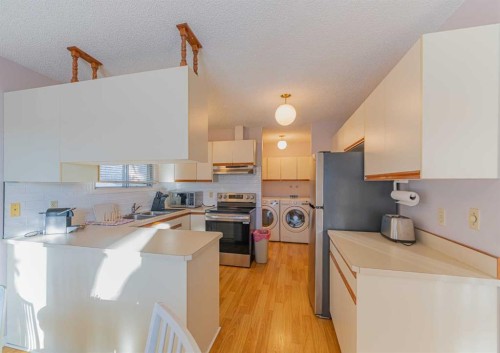 130 27 Avenue Nw, Calgary, AB - Indoor Photo Showing Kitchen With Double Sink