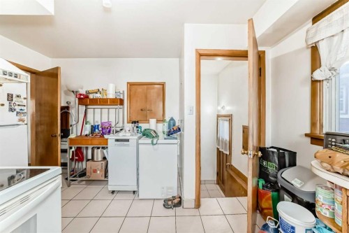 227 31 Avenue Ne, Calgary, AB - Indoor