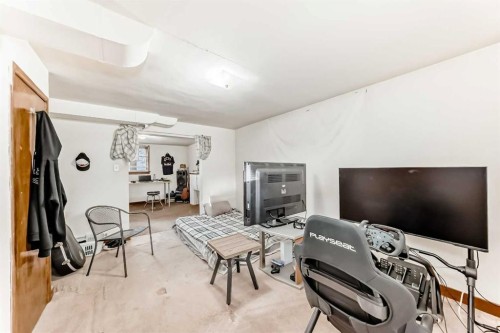 227 31 Avenue Ne, Calgary, AB - Indoor Photo Showing Office