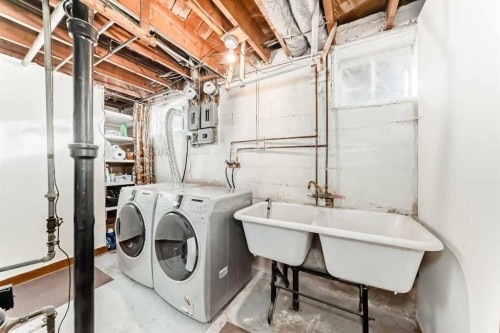 227 31 Avenue Ne, Calgary, AB - Indoor Photo Showing Laundry Room