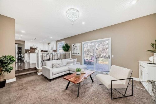 36 Varsity Estates Court Nw, Calgary, AB - Indoor Photo Showing Living Room