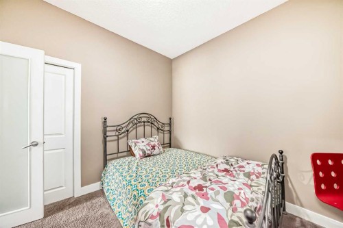 36 Varsity Estates Court Nw, Calgary, AB - Indoor Photo Showing Bedroom