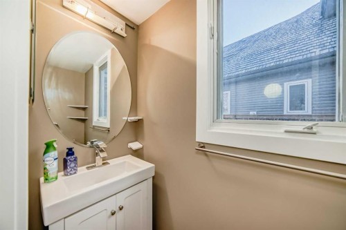 36 Varsity Estates Court Nw, Calgary, AB - Indoor Photo Showing Bathroom