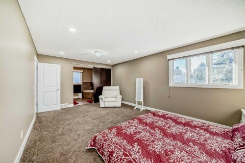 36 Varsity Estates Court Nw, Calgary, AB - Indoor Photo Showing Bedroom