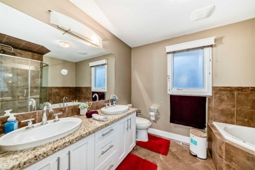 36 Varsity Estates Court Nw, Calgary, AB - Indoor Photo Showing Bathroom