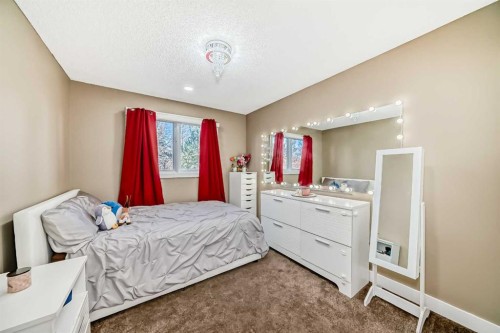 36 Varsity Estates Court Nw, Calgary, AB - Indoor Photo Showing Bedroom