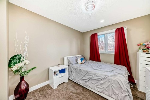 36 Varsity Estates Court Nw, Calgary, AB - Indoor Photo Showing Bedroom