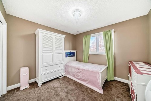 36 Varsity Estates Court Nw, Calgary, AB - Indoor Photo Showing Bedroom