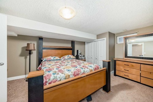 36 Varsity Estates Court Nw, Calgary, AB - Indoor Photo Showing Bedroom