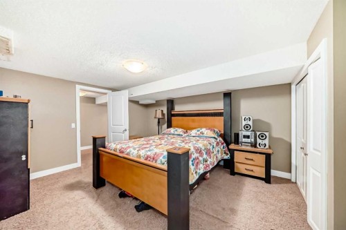 36 Varsity Estates Court Nw, Calgary, AB - Indoor Photo Showing Bedroom