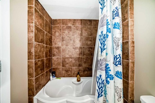 36 Varsity Estates Court Nw, Calgary, AB - Indoor Photo Showing Bathroom