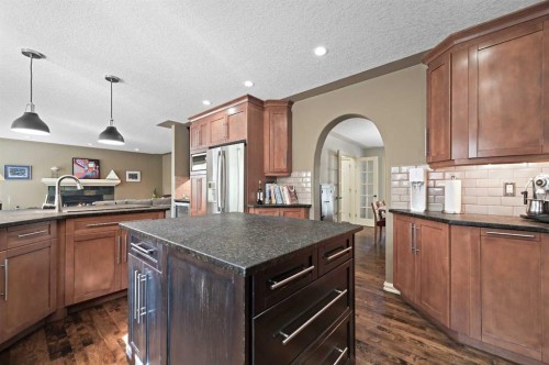 41 Strathridge Crescent Sw, Calgary, AB - Indoor Photo Showing Kitchen