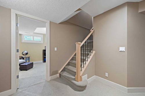 41 Strathridge Crescent Sw, Calgary, AB - Indoor Photo Showing Other Room
