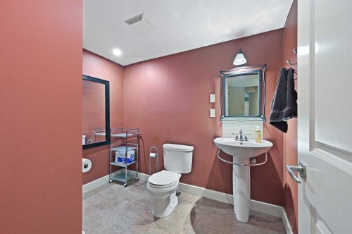 41 Strathridge Crescent Sw, Calgary, AB - Indoor Photo Showing Bathroom