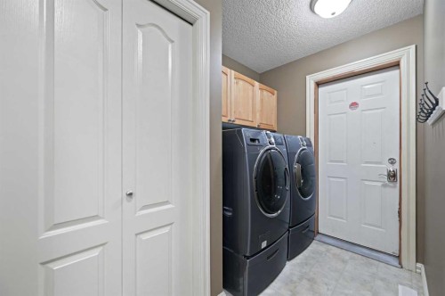 41 Strathridge Crescent Sw, Calgary, AB - Indoor Photo Showing Laundry Room