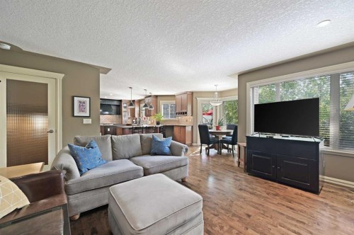41 Strathridge Crescent Sw, Calgary, AB - Indoor Photo Showing Living Room