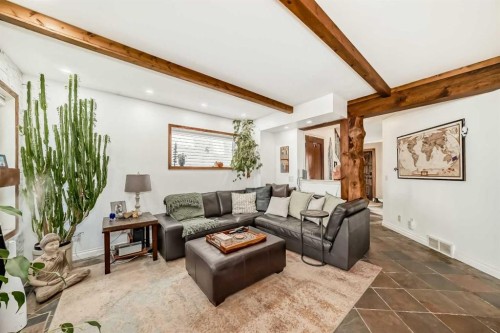 99 Covewood Park Ne, Calgary, AB - Indoor Photo Showing Living Room