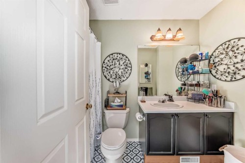 99 Covewood Park Ne, Calgary, AB - Indoor Photo Showing Bathroom