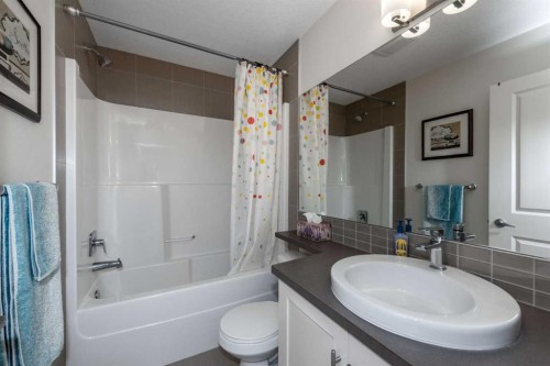 408 Nolanfield Villas Nw, Calgary, AB - Indoor Photo Showing Bathroom