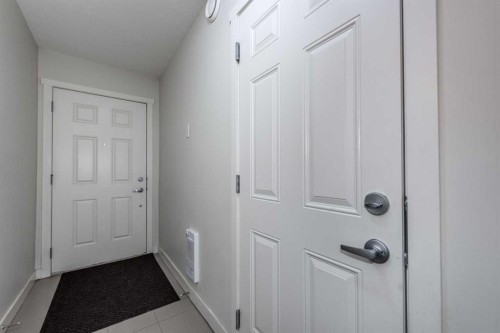 408 Nolanfield Villas Nw, Calgary, AB - Indoor Photo Showing Other Room