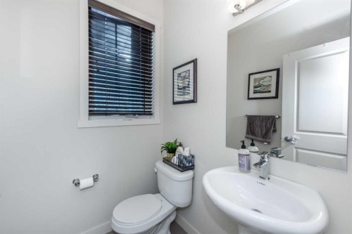 408 Nolanfield Villas Nw, Calgary, AB - Indoor Photo Showing Bathroom