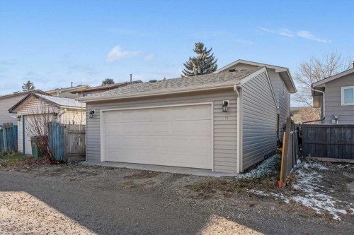 73 Sunvale Crescent Se, Calgary, AB - Outdoor