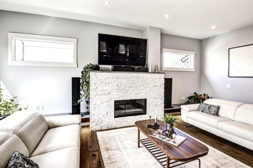 411 9 Street Ne, Calgary, AB - Indoor Photo Showing Living Room With Fireplace