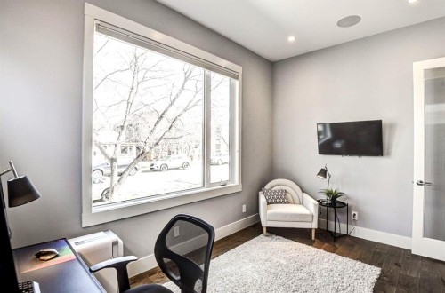 411 9 Street Ne, Calgary, AB - Indoor