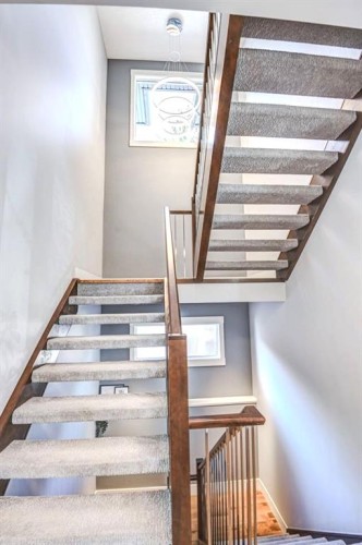 411 9 Street Ne, Calgary, AB - Indoor Photo Showing Other Room