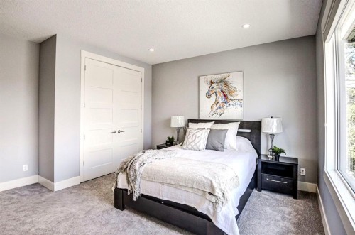 411 9 Street Ne, Calgary, AB - Indoor Photo Showing Bedroom