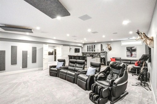 411 9 Street Ne, Calgary, AB - Indoor