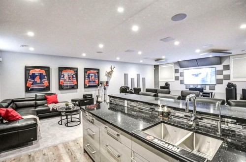 411 9 Street Ne, Calgary, AB - Indoor