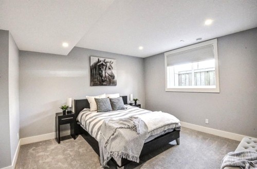 411 9 Street Ne, Calgary, AB - Indoor Photo Showing Bedroom