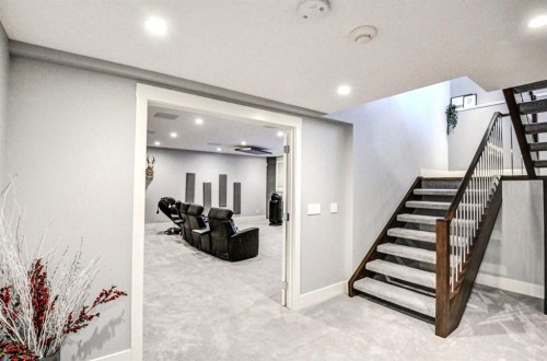 411 9 Street Ne, Calgary, AB - Indoor