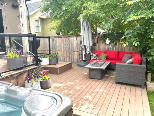 411 9 Street Ne, Calgary, AB - Outdoor With Deck Patio Veranda With Exterior