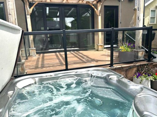 411 9 Street Ne, Calgary, AB - 