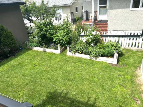 411 9 Street Ne, Calgary, AB - Outdoor