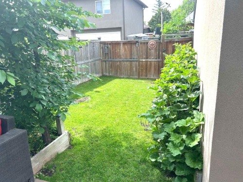 411 9 Street Ne, Calgary, AB - Outdoor