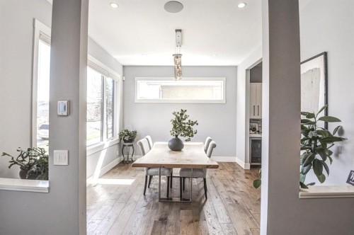 411 9 Street Ne, Calgary, AB - Indoor Photo Showing Dining Room