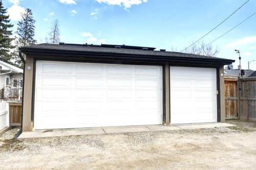 411 9 Street Ne, Calgary, AB - Outdoor With Exterior